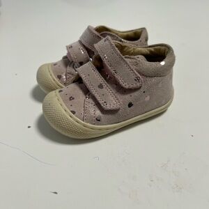 Naturino cocoon pink heart Velcro sneakers size 18
